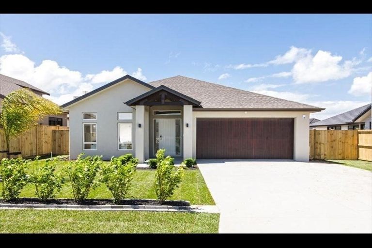 Photo of property in 11 Paso Fino Crescent, Karaka, Papakura, 2113