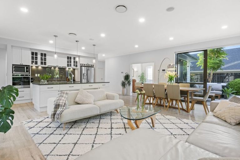 Photo of property in 16 Syd Grant Crescent, Orewa, 0931