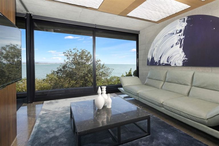 Photo of property in 1 Whitewash Head Road, Scarborough, Christchurch, 8081