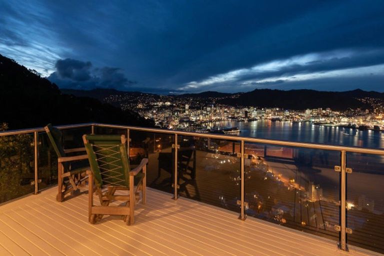 Photo of property in 22 Robieson Street, Roseneath, Wellington, 6011