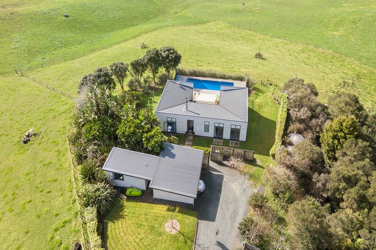 Photo of property in 200 Waiteitei Road, Wellsford, 0974