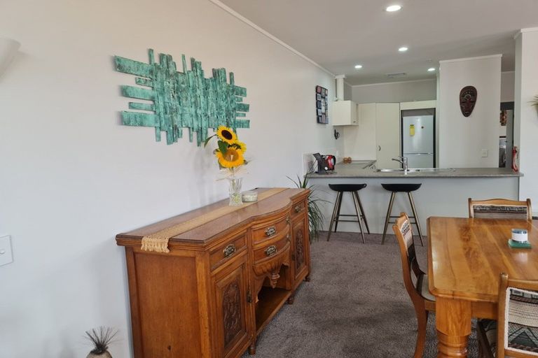 Photo of property in Maddison Apartments, 2/6e Queen Street, Palmerston North, 4410