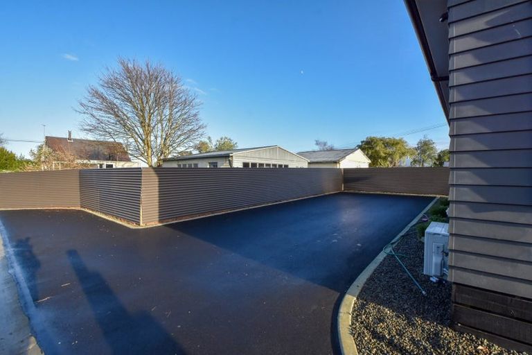 Photo of property in 2f Garner Place, Glenfield, Auckland, 0629