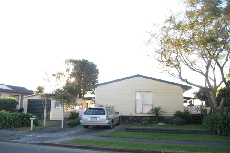 Photo of property in 27 Hadley Wood Drive, Wattle Downs, Auckland, 2103