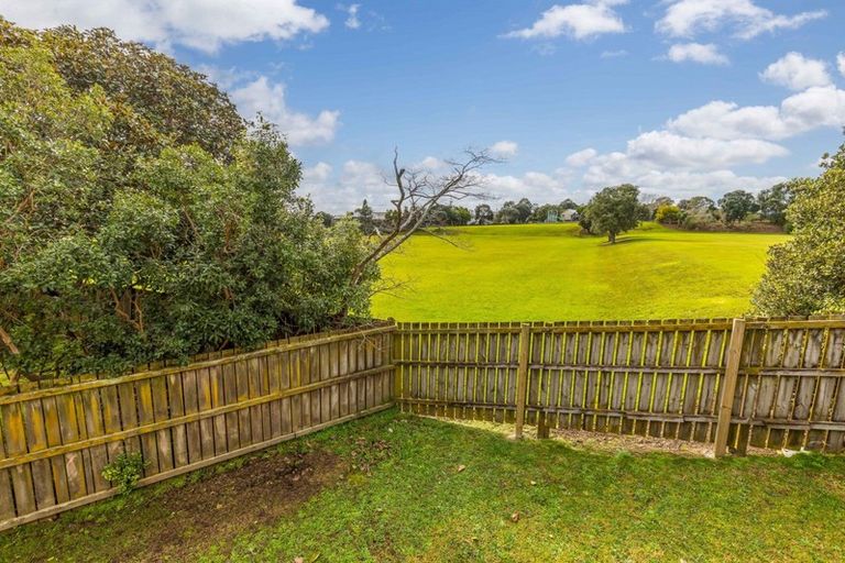Photo of property in 2/6 Bundena Place, Clendon Park, Auckland, 2103