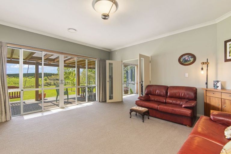 Photo of property in 9 Orakei Road, Kelvin Grove, Palmerston North, 4470