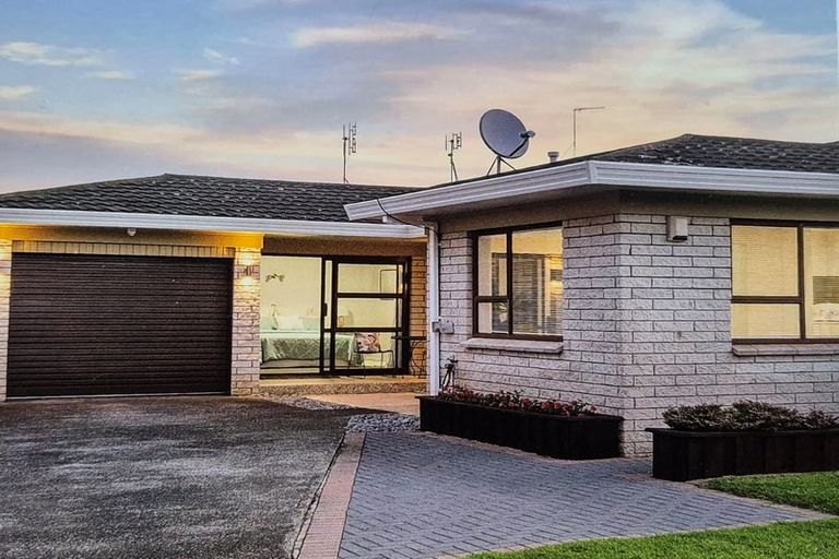 Photo of property in 2/26a Eastern Road, Eastern Beach, Auckland, 2012