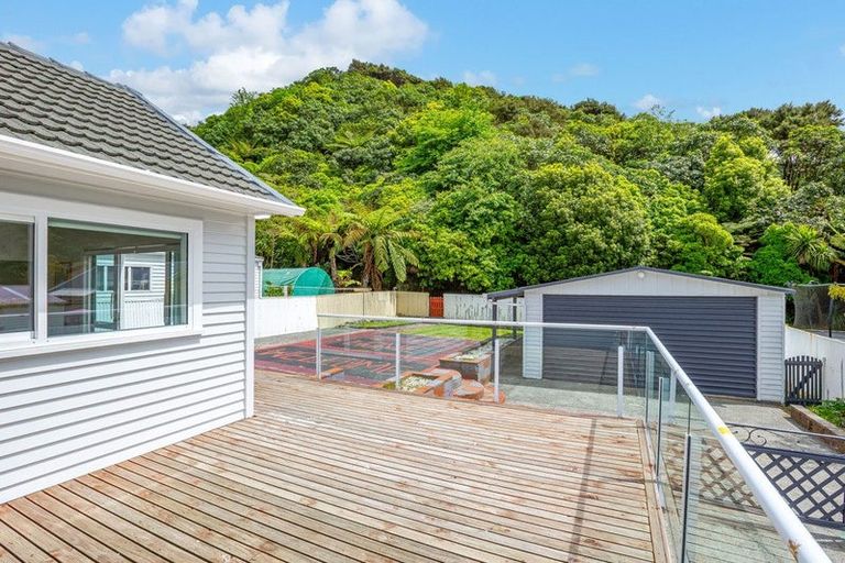 Photo of property in 52 Lees Grove, Wainuiomata, Lower Hutt, 5014