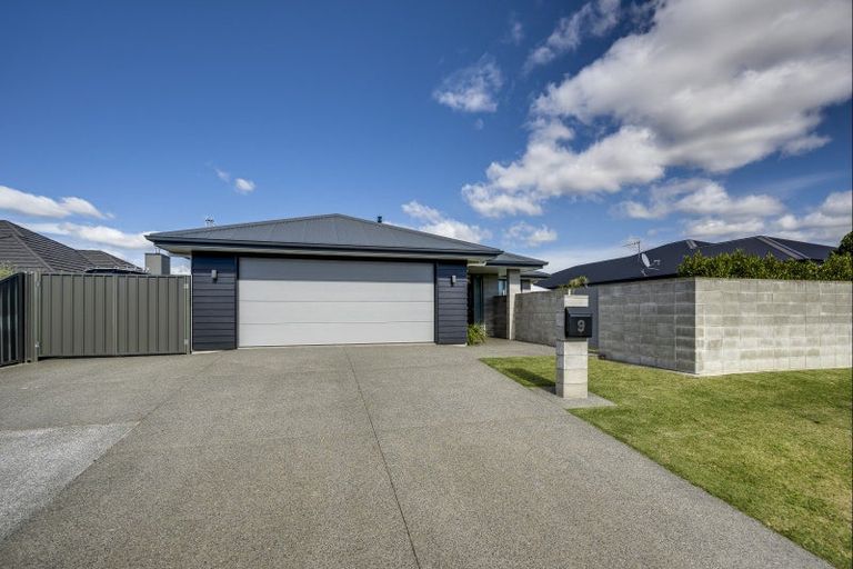Photo of property in 9 Rakaia Way, Poraiti, Napier, 4112