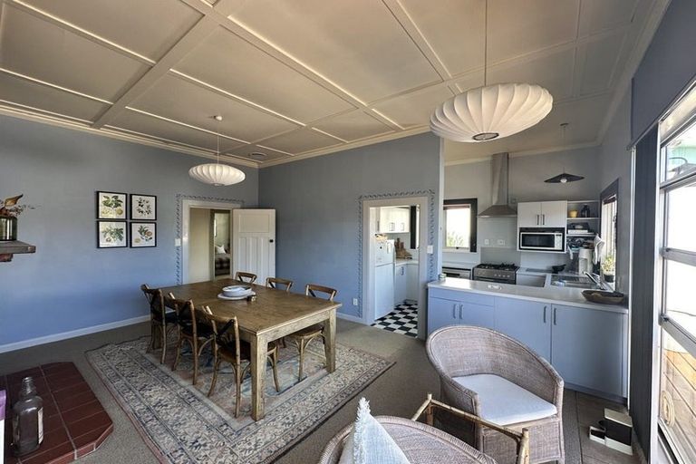 Photo of property in 14 Enfield Road, Hospital Hill, Napier, 4110