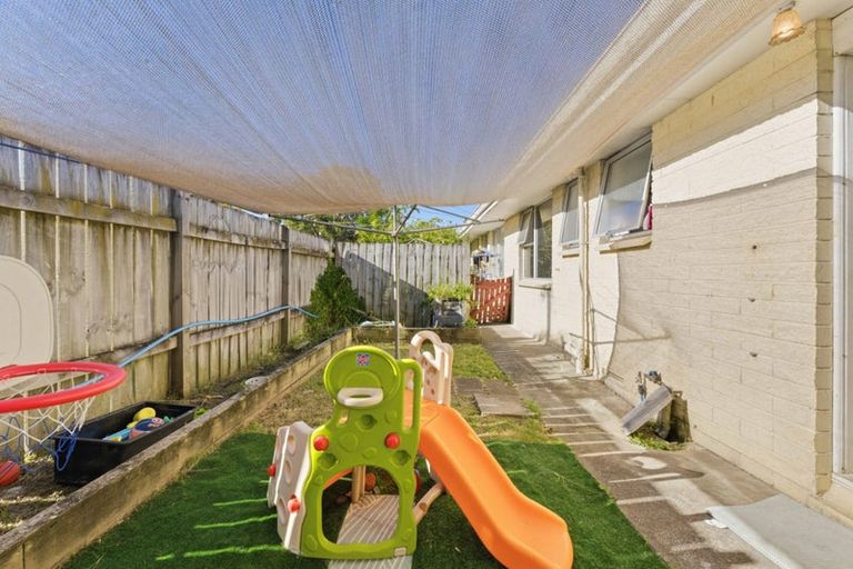 Photo of property in 2/15 Phoenix Place, Papatoetoe, Auckland, 2025