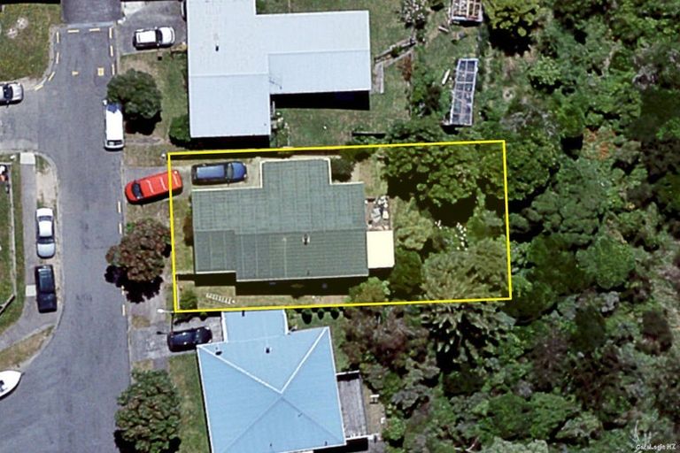 Photo of property in 26 Waiwera Crescent, Maupuia, Wellington, 6022