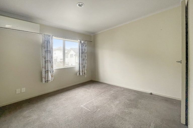 Photo of property in 16 Black Rock Road, Newlands, Wellington, 6037