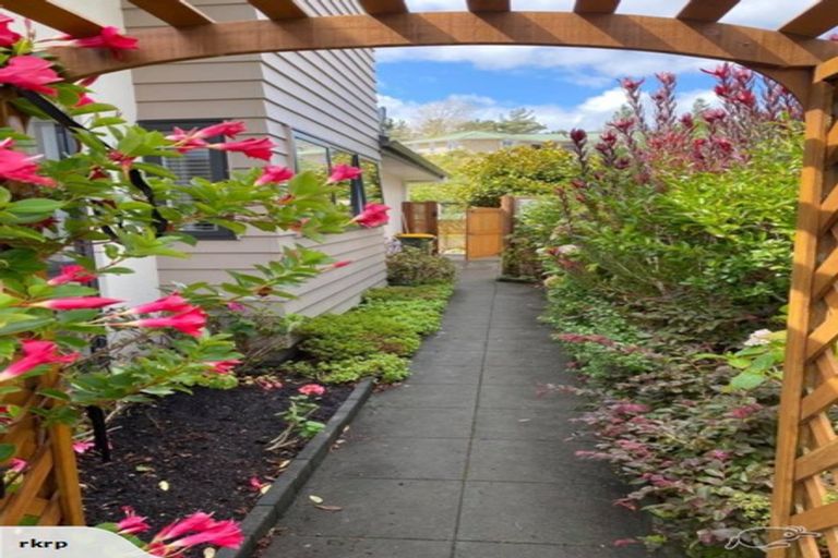 Photo of property in Caversham Park, 2/34 Caversham Road, Westmere, Whanganui, 4501