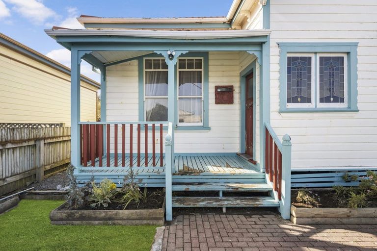 Photo of property in 12 Wha Street, Lyall Bay, Wellington, 6022