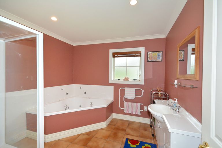 Photo of property in 10 Hilton Road, Highcliff, Dunedin, 9013