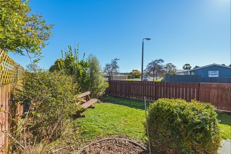Photo of property in 38 Acacia Street, Kelvin Grove, Palmerston North, 4414