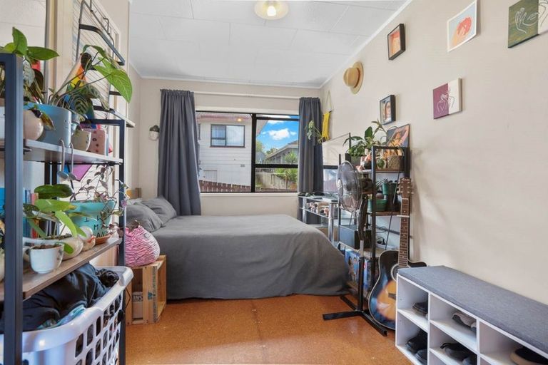 Photo of property in 21 Holmes Drive South, West Harbour, Auckland, 0618
