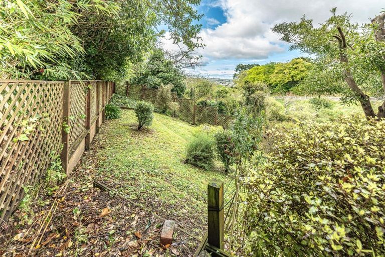 Photo of property in 2 Hillside Terrace, Saint Johns Hill, Whanganui, 4500