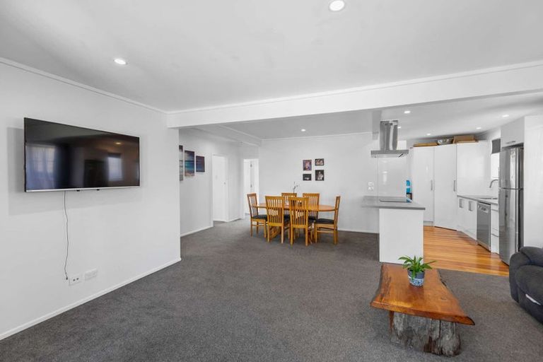 Photo of property in 51 Winchester Street, Levin, 5510