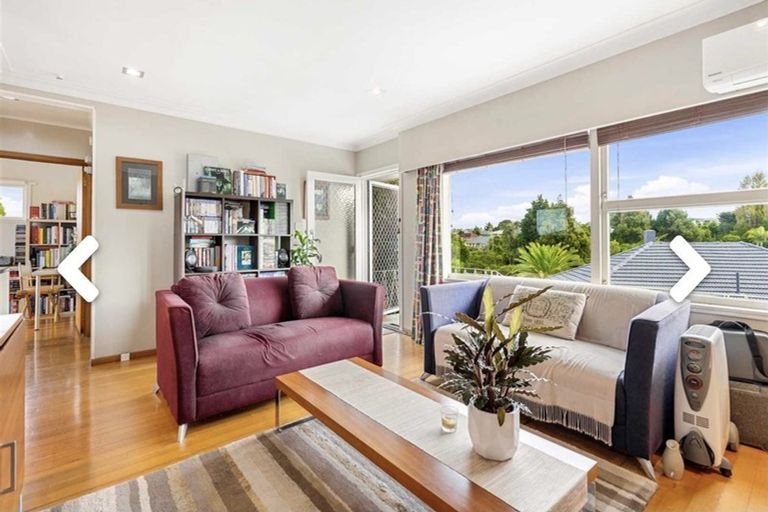 Photo of property in 2/29 Howard Road, Northcote, Auckland, 0627