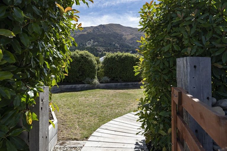 Photo of property in 33 Hewson Crescent, Lake Hawea, Wanaka, 9382