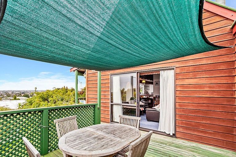 Photo of property in 2/10b Eastglen Road, Glen Eden, Auckland, 0602