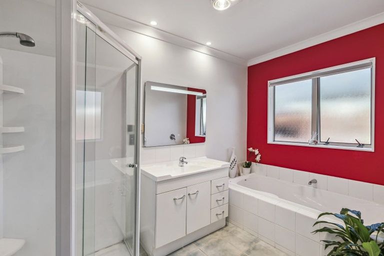 Photo of property in 170 Guildford Drive, Paraparaumu Beach, Paraparaumu, 5032