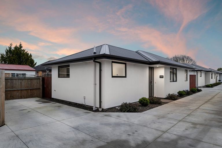 Photo of property in 2/30a Northcote Road, Northcote, Christchurch, 8052