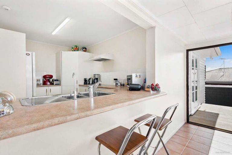 Photo of property in 11 Mcleod Road, Henderson, Auckland, 0612