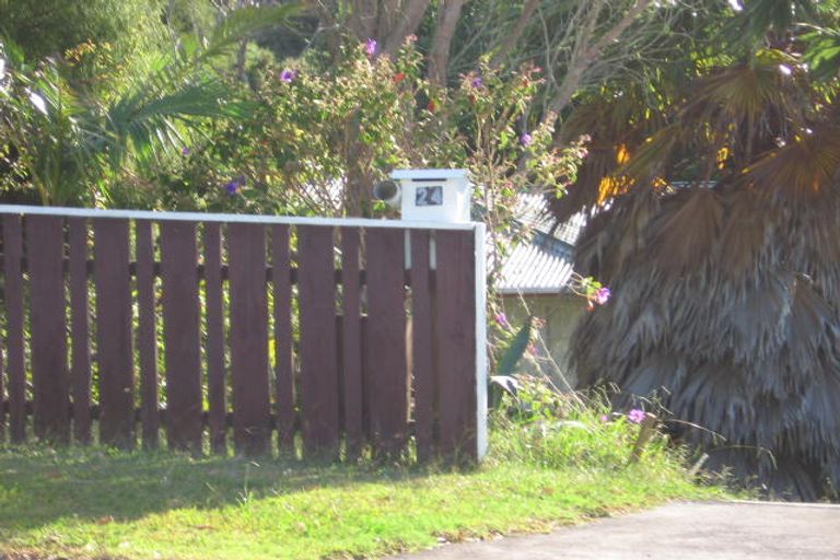 Photo of property in 24 Glen Marine Parade, Glendene, Auckland, 0602