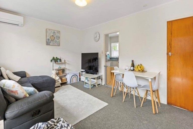 Photo of property in 2/10 Hororata Road, Hauraki, Auckland, 0622