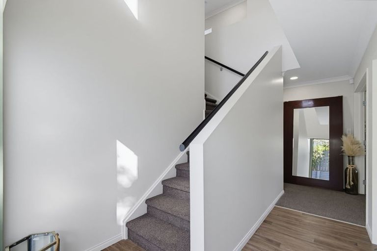 Photo of property in 6 Chadlington Avenue, Henderson, Auckland, 0612