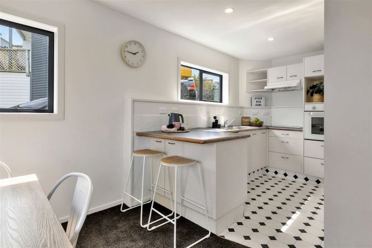 Photo of property in 84a Stewart Drive, Newlands, Wellington, 6037