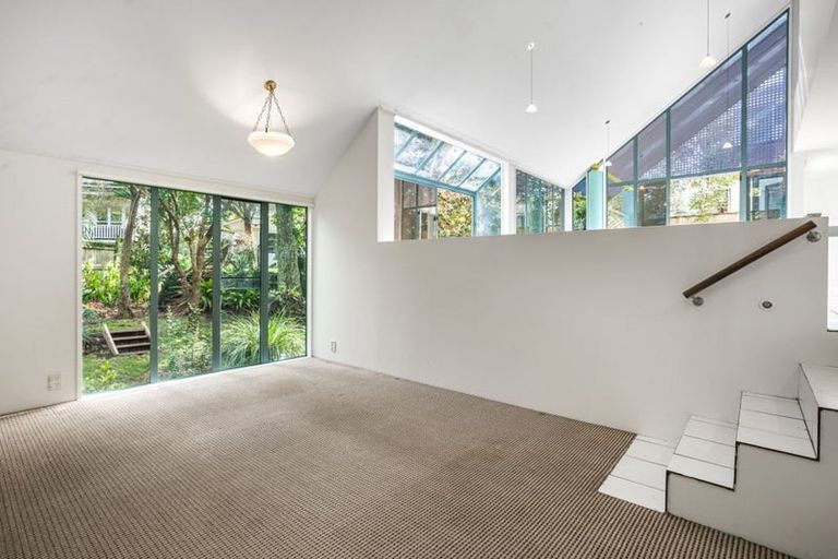 Photo of property in 2 Moata Place, Devonport, Auckland, 0624