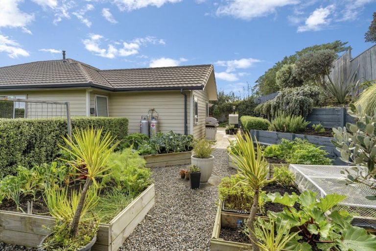 Photo of property in 11 Byron Brown Place, Otaki Beach, Otaki, 5512