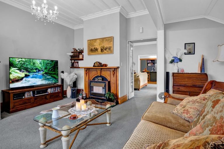 Photo of property in 237 South Road, Hawera, 4610