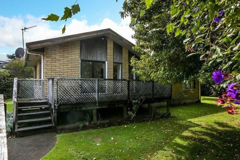 Photo of property in 8a Keats Place, Whalers Gate, New Plymouth, 4310