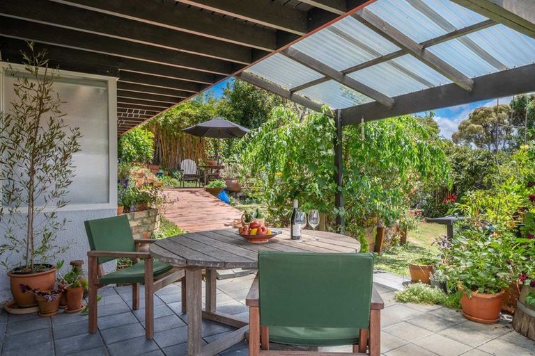 Photo of property in 275 Don Buck Road, Massey, Auckland, 0614