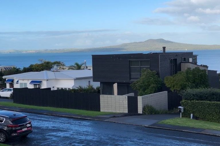 Photo of property in 1/52 Seaview Road, Castor Bay, Auckland, 0620