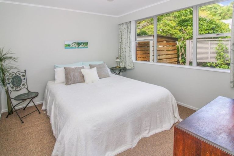 Photo of property in 5b Bromley Place, Westown, New Plymouth, 4310
