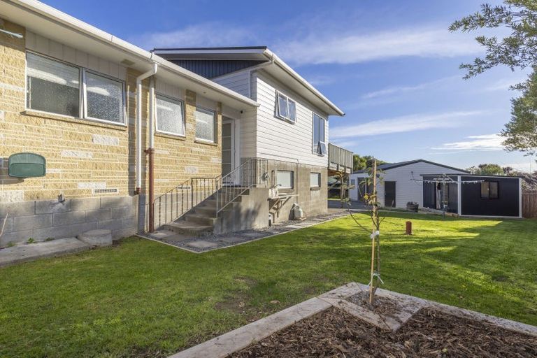 Photo of property in 43 Kaitawa Crescent, Paraparaumu, 5032