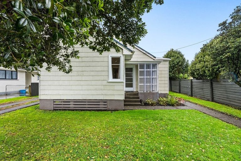 Photo of property in 16 Manchester Street, Patea, 4520