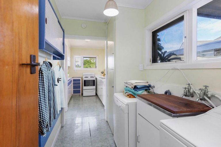 Photo of property in 26 Fairfax Avenue, Northcote, Auckland, 0627