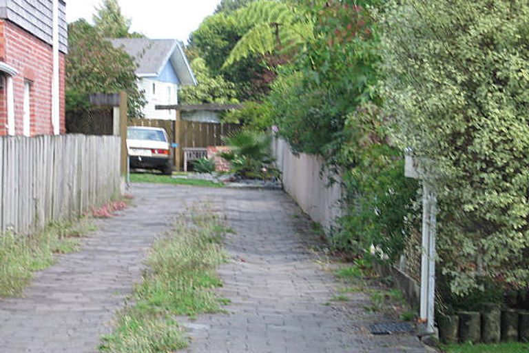 Photo of property in 1/31 Royal View Road, Te Atatu South, Auckland, 0610