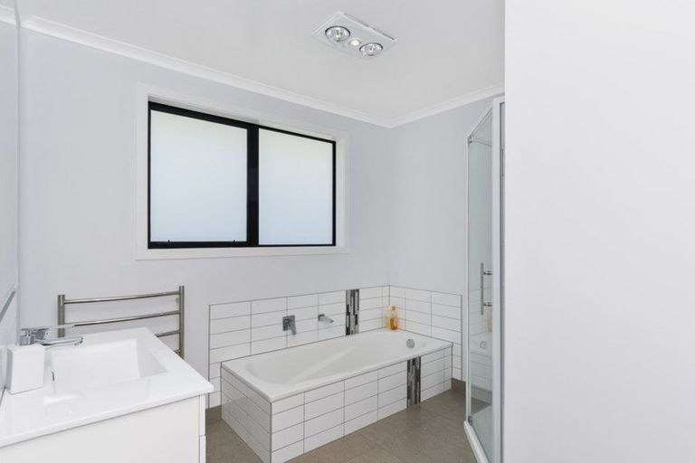 Photo of property in 9 Kamahi Crescent, Papamoa Beach, Papamoa, 3118