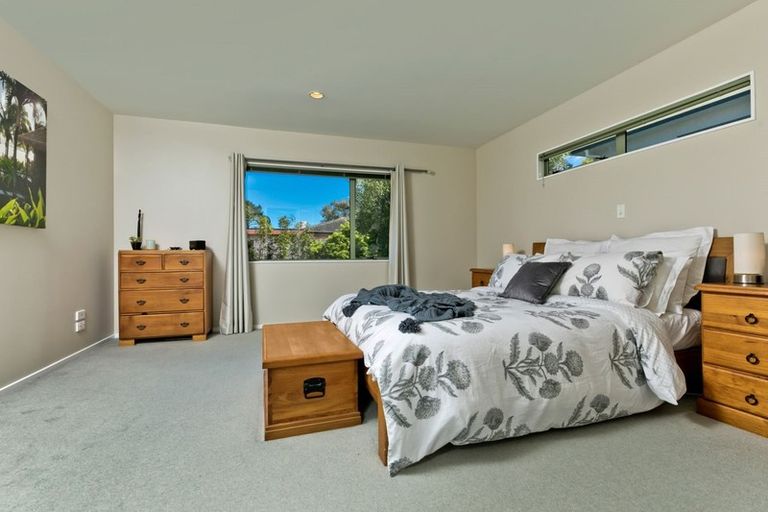 Photo of property in 2/362 East Coast Road, Sunnynook, Auckland, 0630