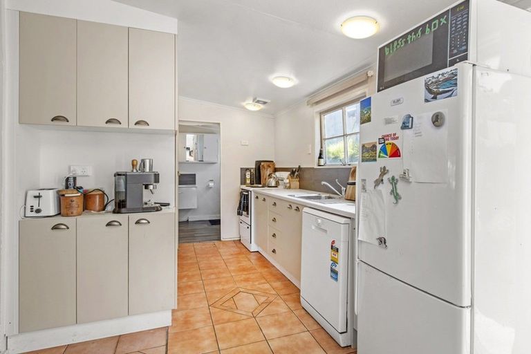 Photo of property in 77 Wallis Street, Raglan, 3225