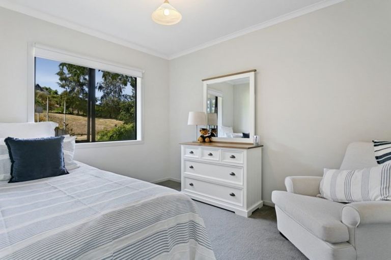 Photo of property in 34 Piro Place, Acacia Bay, Taupo, 3385