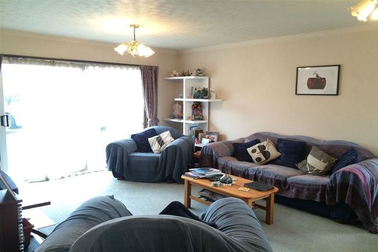 Photo of property in 21 Karnak Crescent, Russley, Christchurch, 8042